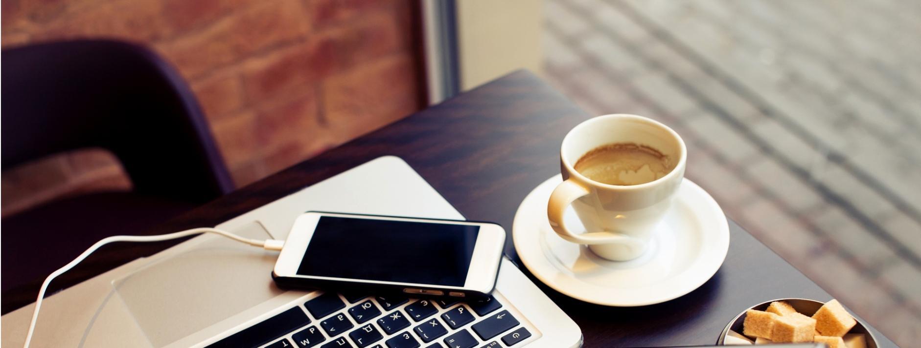 Instructor explicando estructura de deal durante sesión interactiva