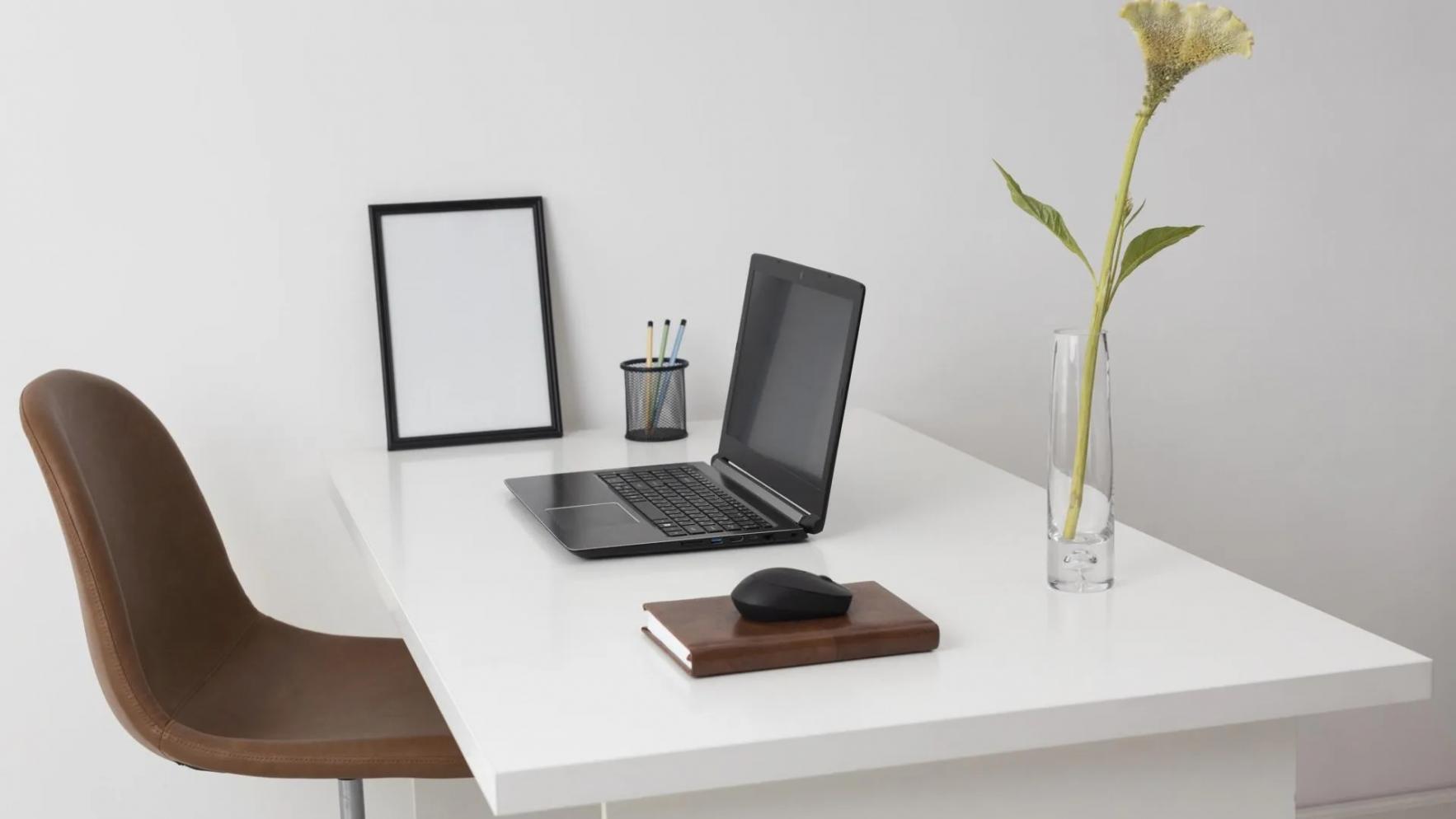 Equipo profesional trabajando en análisis de adquisiciones